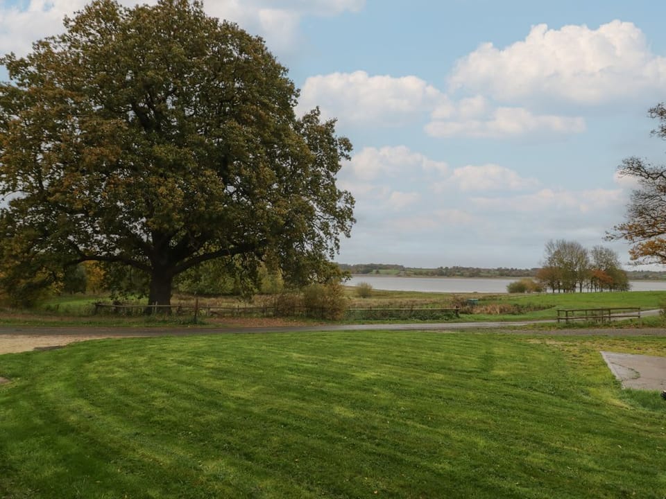 Oak Lodge