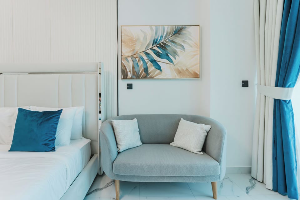 Exclusive Studio, 1 Queen Bed, Private Pool, City View | Living area | 40-inch Smart TV with digital channels