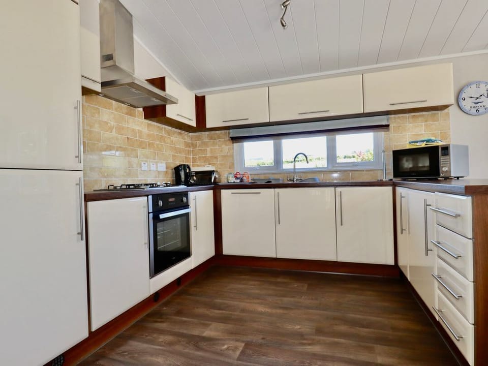 23 Bossiney Bay