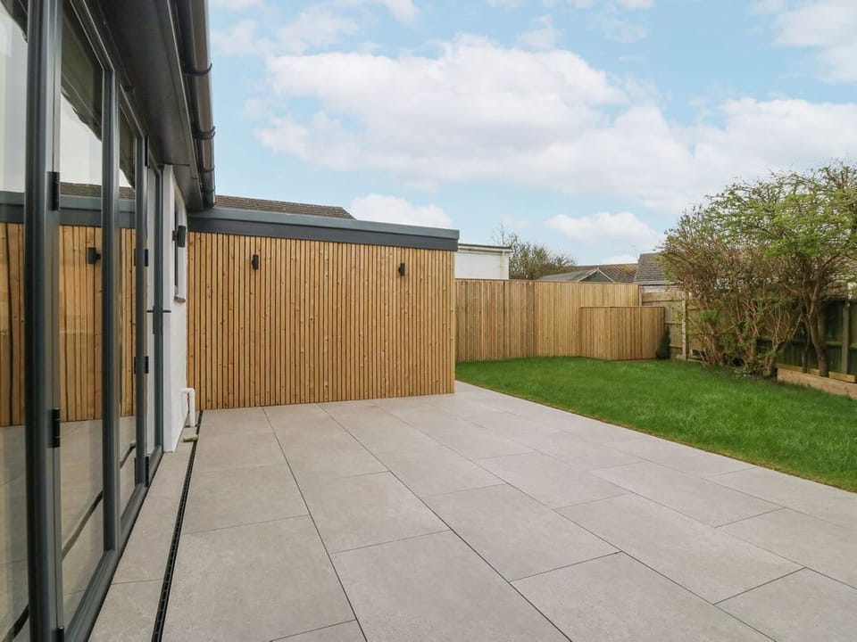 11 Capel Farm