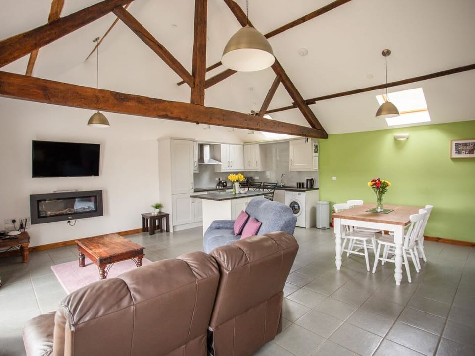 1 Beacon View Barn