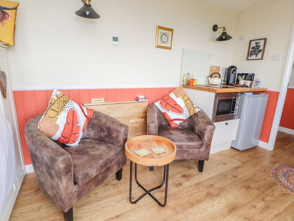 The Journeyman Luxury Shepherds Hut