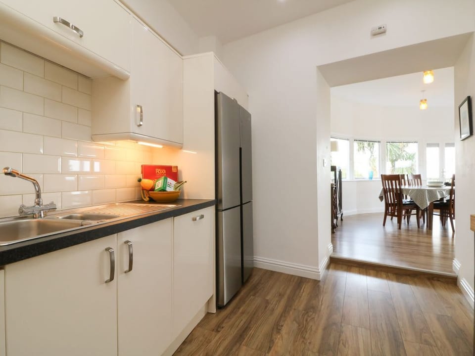 11 Cove View Apartments