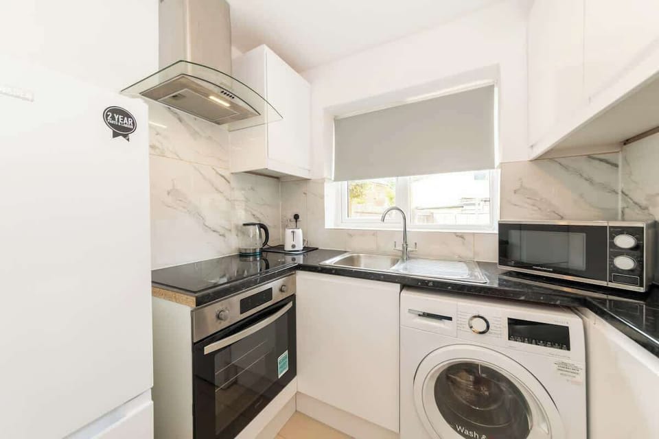 Fully equipped kitchen with oven, hob, washer and dishwasher. Cook real meals, save your per diem. Everything you need from day one.