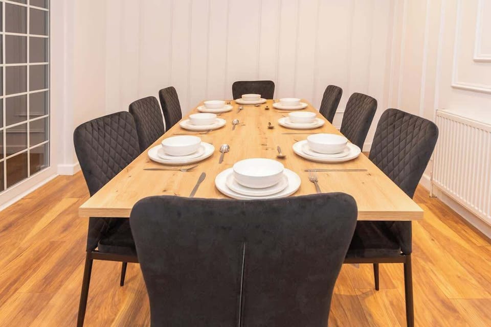 Place settings laid out ready. Crockery, cutlery, glassware for 10 plus in the cupboards. Nobody eating off paper plates, nobody drinking wine from mugs.