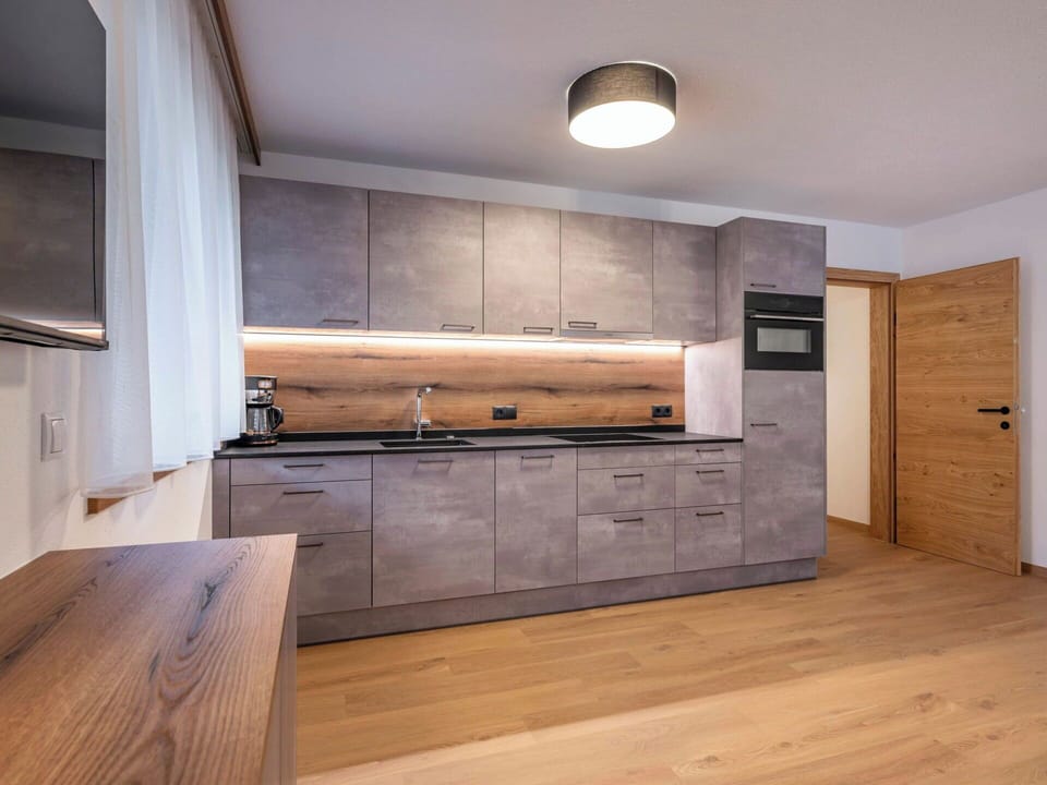 Flooring, Interior Design, Furniture, Wood, Ceiling, Cabinetry, Countertop, Floor, Kitchen, Home