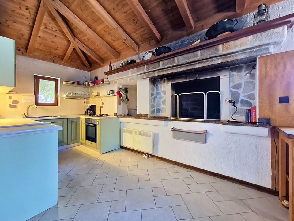 Wood, Ceiling, Interior Design, Kitchen, Flooring, Floor, Room, Countertop, Home, Furniture