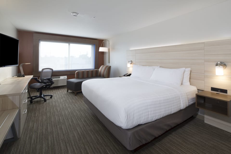 In-room safe, desk, laptop workspace, iron/ironing board