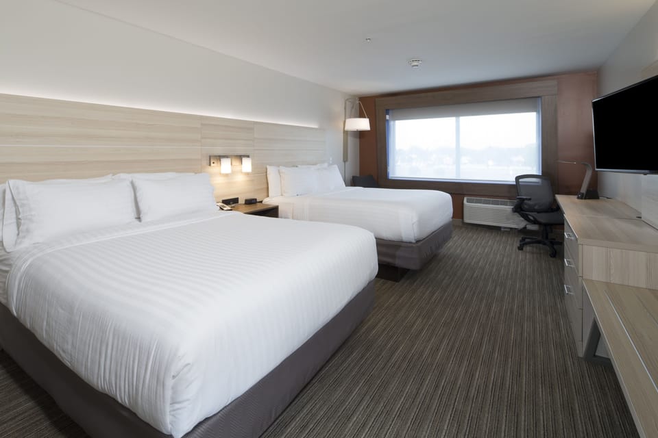 In-room safe, desk, laptop workspace, iron/ironing board