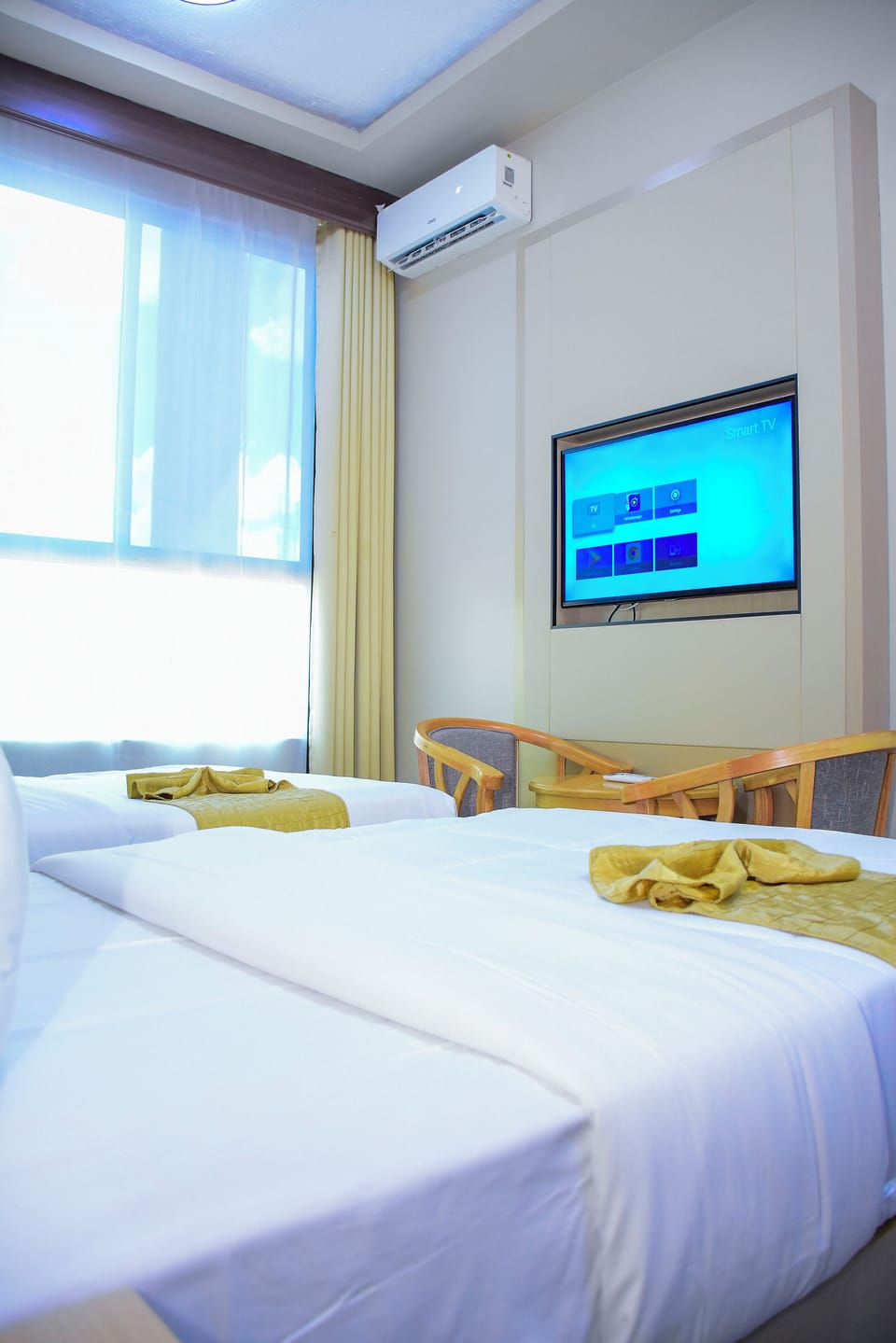 Desk, laptop workspace, free WiFi, bed sheets
