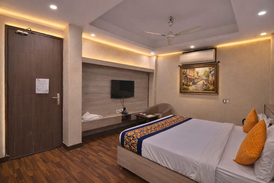 Desk, free WiFi