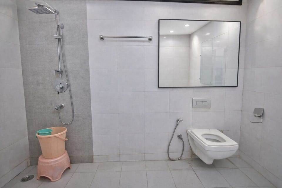 Shower, free toiletries, towels, soap