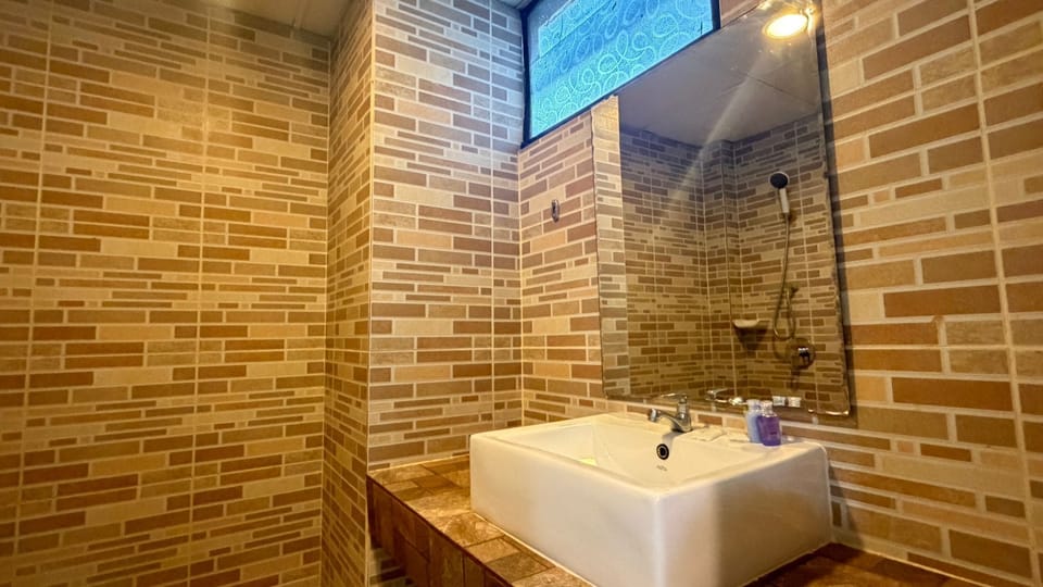 Shower, towels, soap, shampoo