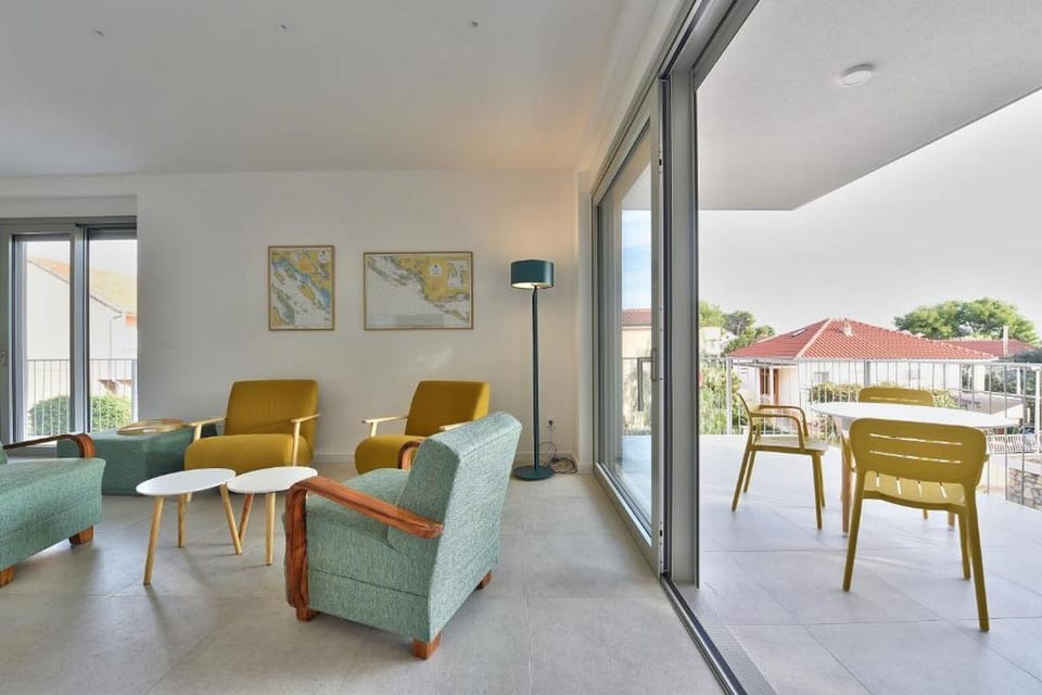 Apartment (A1) | Living room | Smart TV