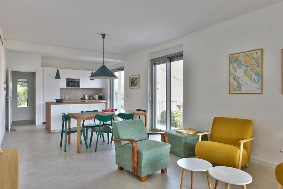 Apartment (A1) | Living room | Smart TV