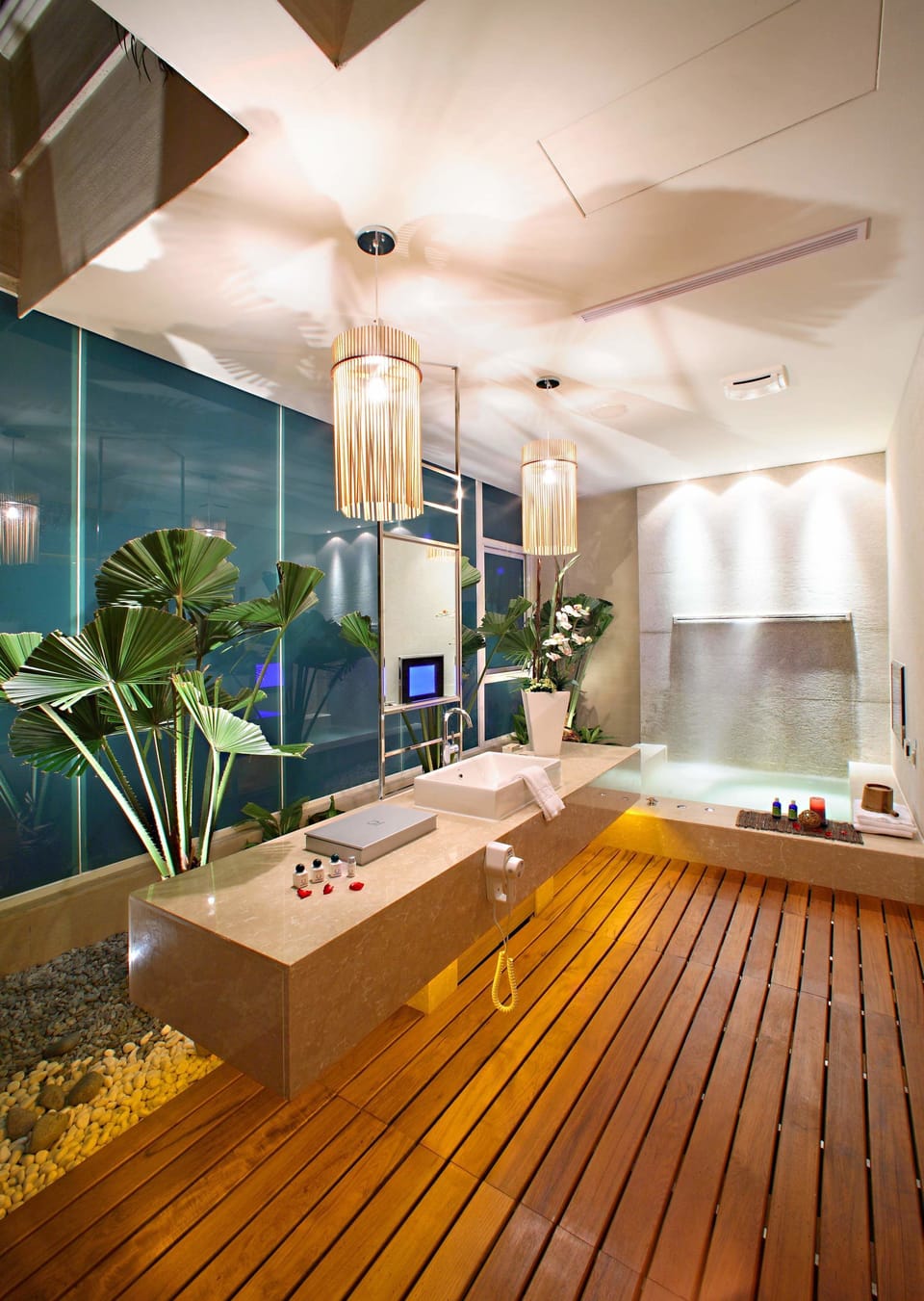 Double Room | Bathroom | Free toiletries, hair dryer, slippers, towels