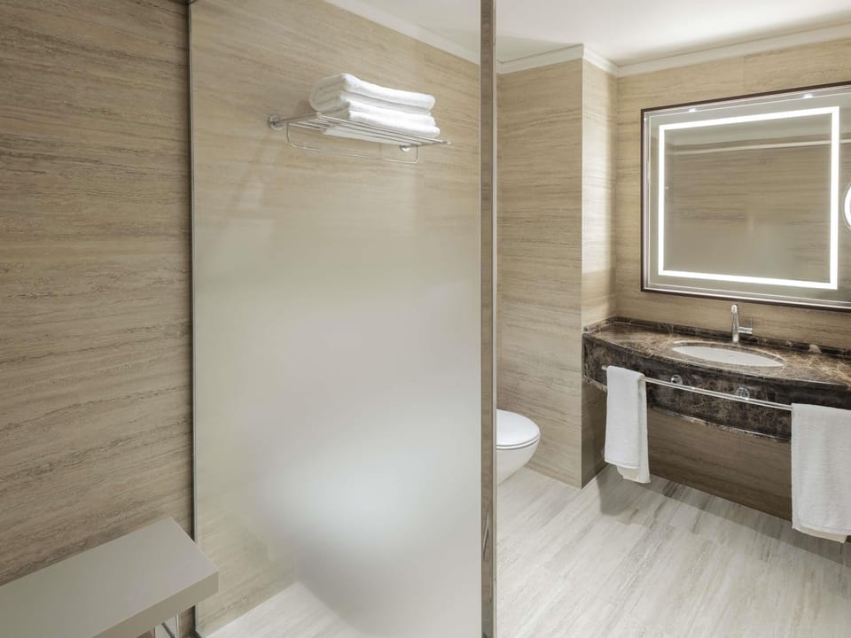 1 bedroom, down comforters, pillowtop beds, minibar
