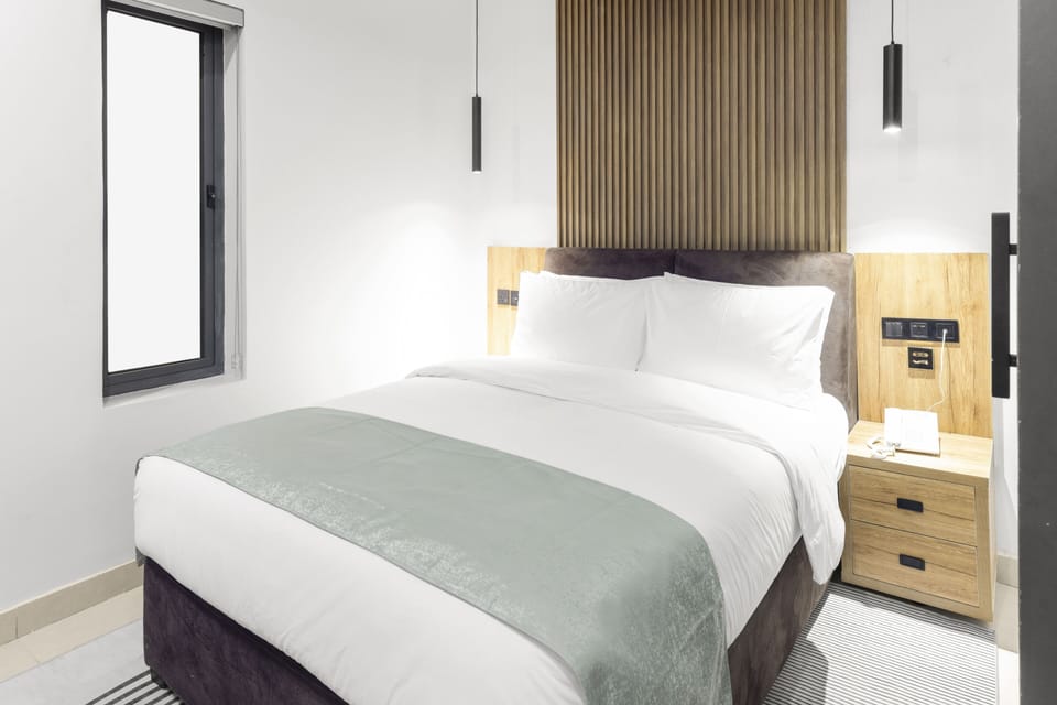 Standard Room | Premium bedding, in-room safe, desk, blackout drapes