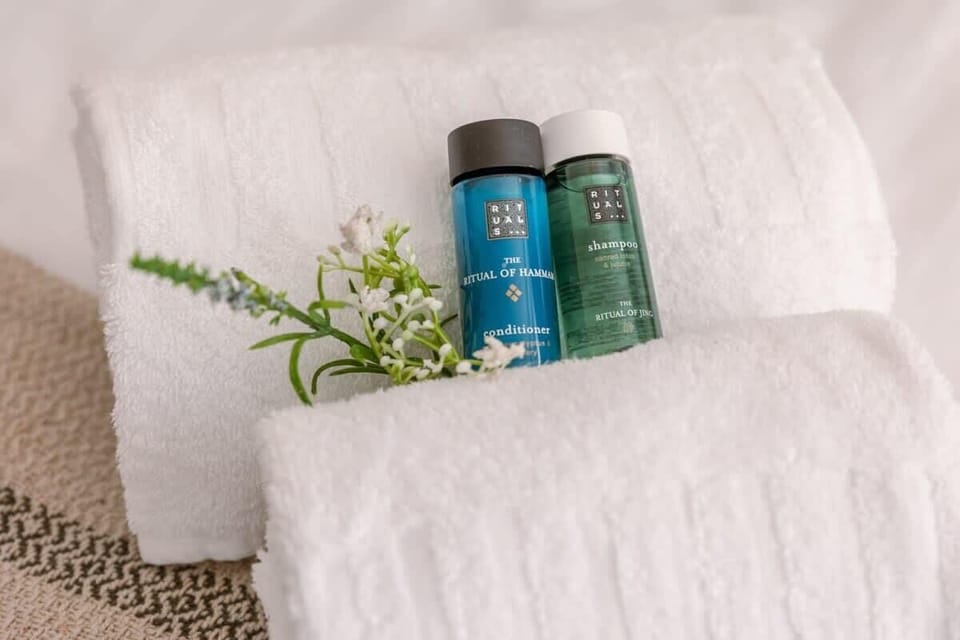 Complimentary shampoo and conditioner provided with fresh towels for your convenience.