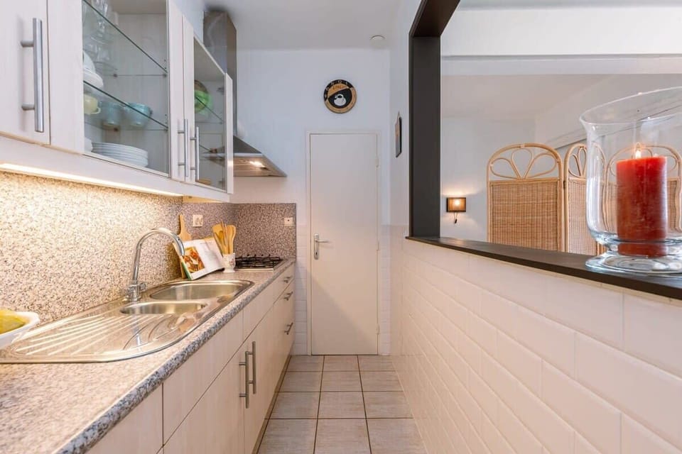 Fully equipped kitchen with open layout

