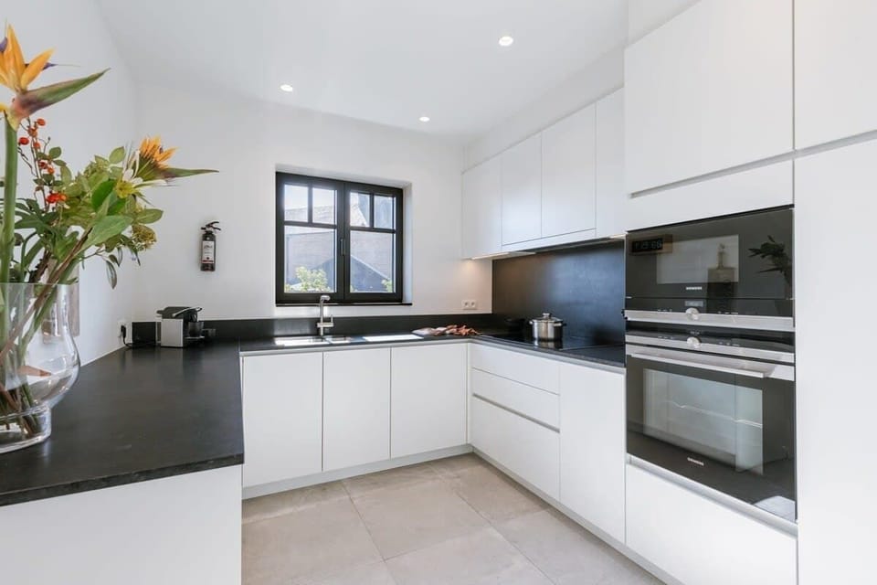 Open and fully equipped kitchen