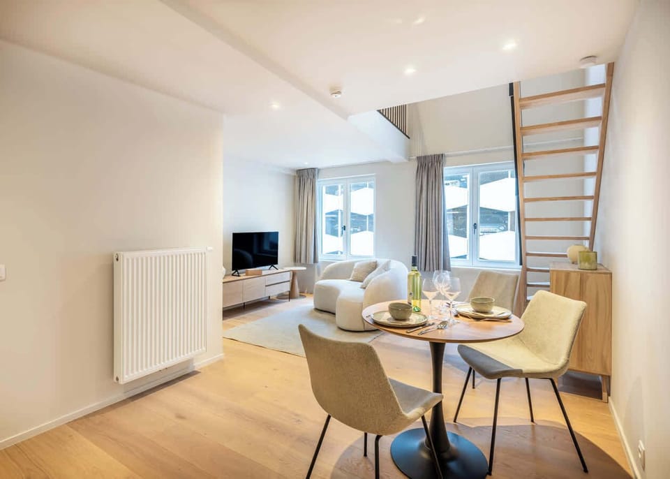Create unforgettable moments with friends and family.Cozy seating area - details