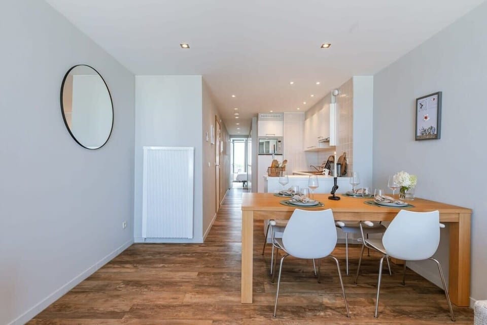 Dining area for up to 4 people