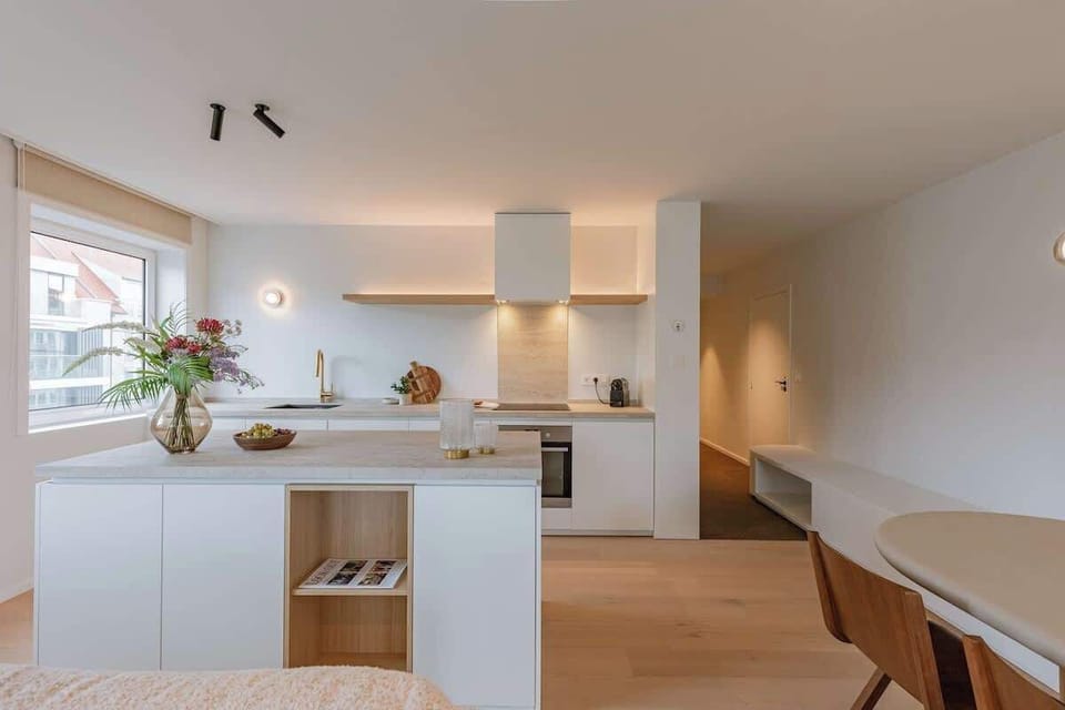 Spacious Kitchen with oven
