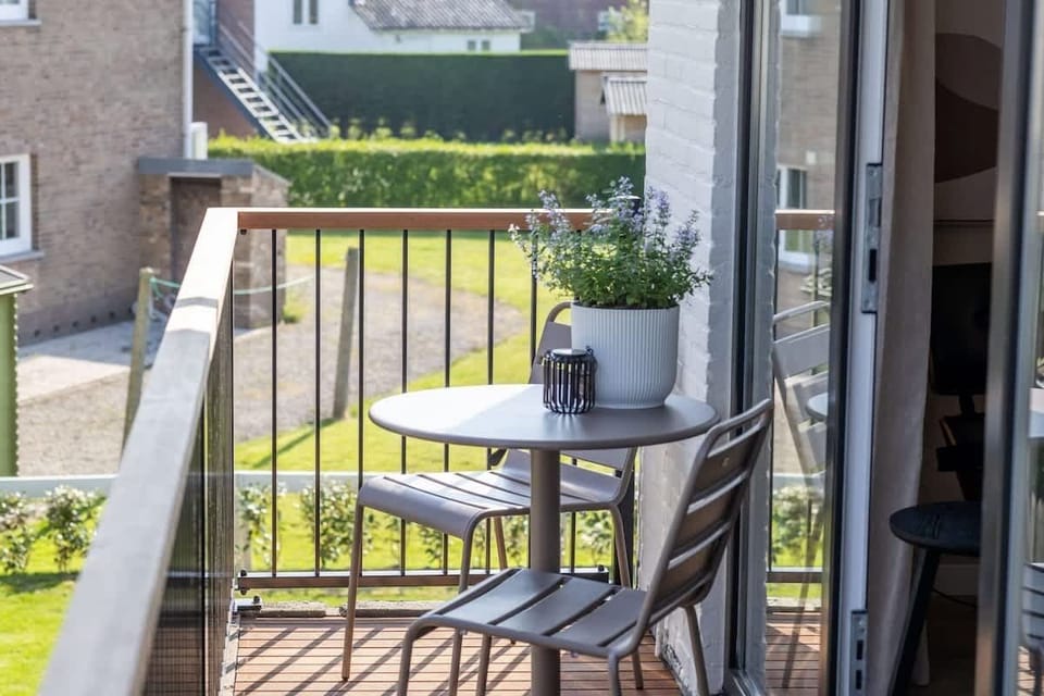 Terrace with view over the garden