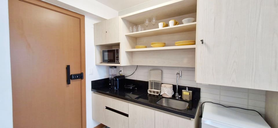 Basic Apartment | Private kitchen | Mini-fridge, microwave, cookware/dishes/utensils
