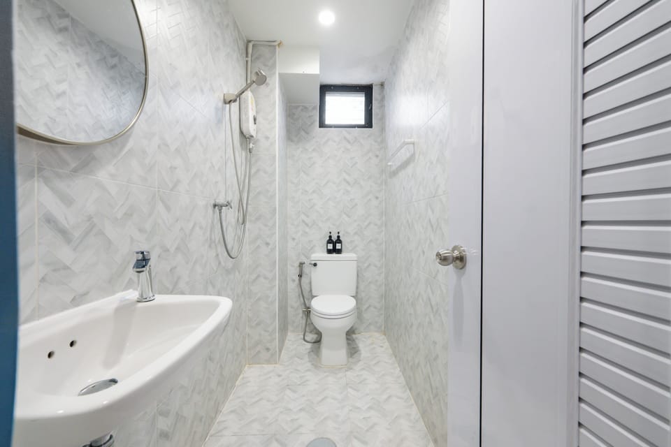 Comfort Room, Garden View | Bathroom