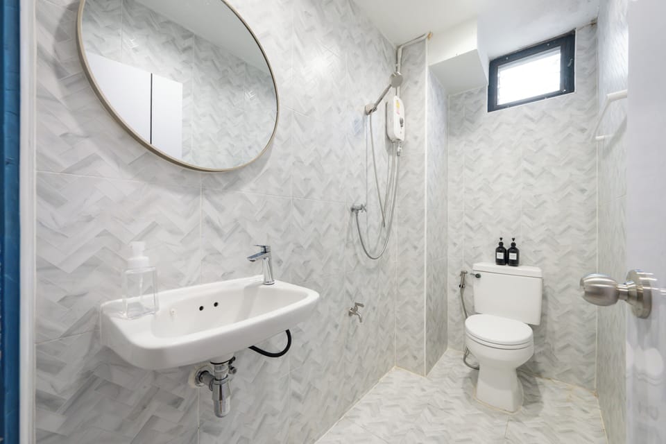 Comfort Room, Garden View | Bathroom
