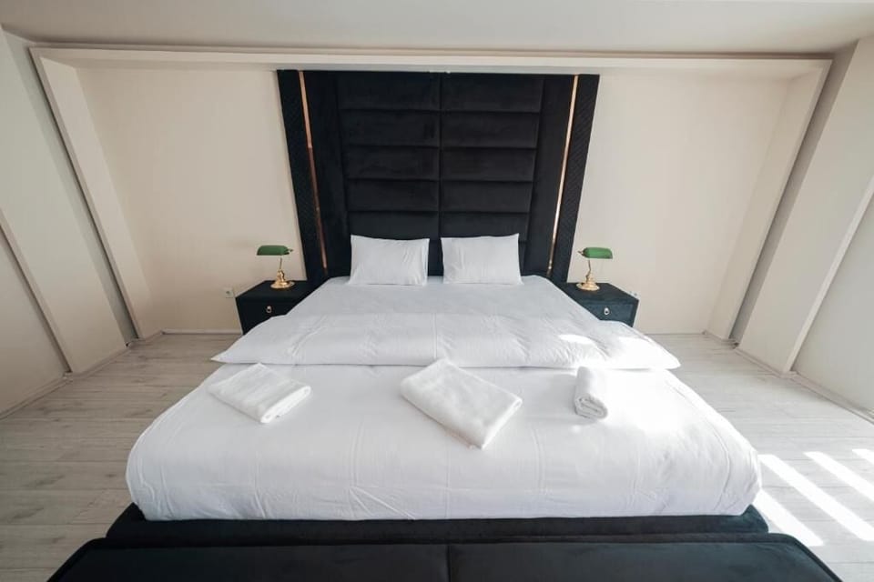 Deluxe Suite, City View | In-room safe, iron/ironing board (on request), WiFi (free), bed sheets