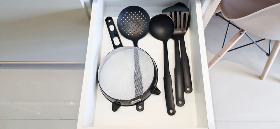 Comfort Apartment | Private kitchen | Fridge, microwave, cookware/dishes/utensils