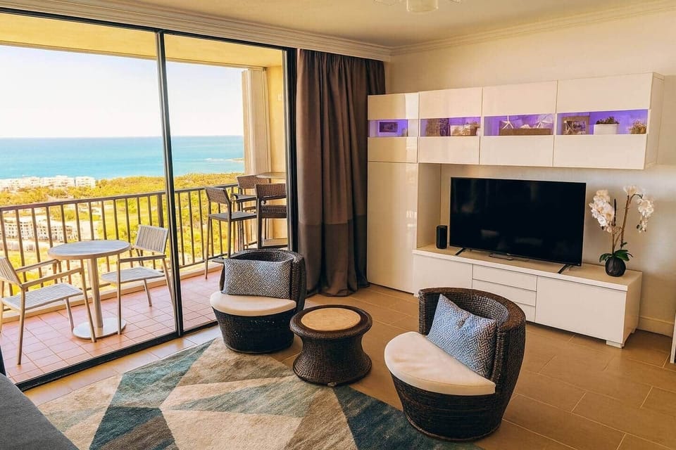 Contemporary comfort meets ocean beauty. Lounge indoors or enjoy dining al fresco on your private balcony with sweeping sea views.