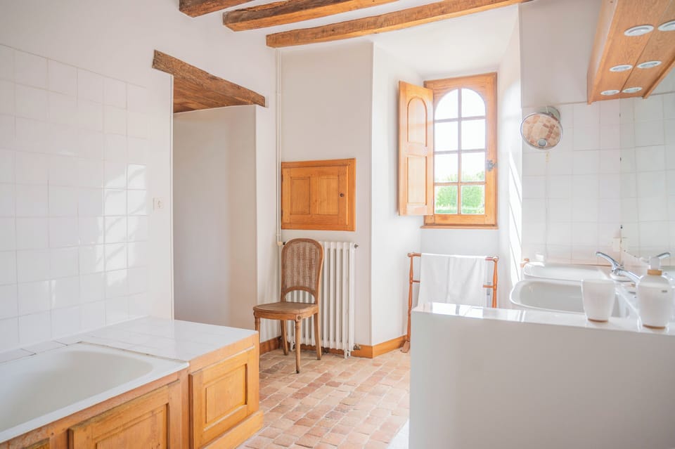 Deluxe Suite, Lake View | Bathroom