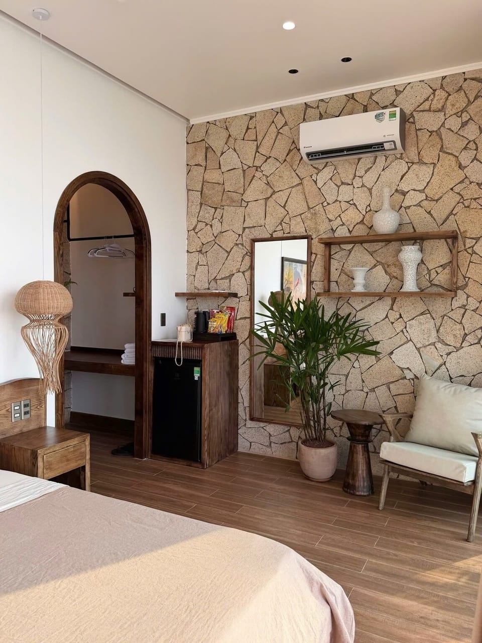 Deluxe Double Room, 1 King Bed, Balcony, Sea View | Desk, blackout drapes, iron/ironing board, free WiFi
