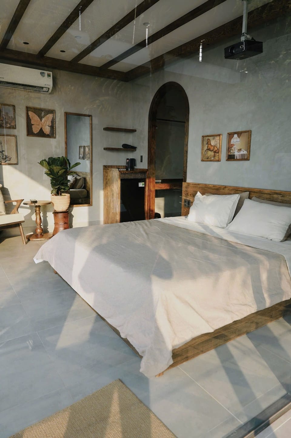 Deluxe Double Room, 1 King Bed, Balcony, Sea View | Desk, blackout drapes, iron/ironing board, free WiFi