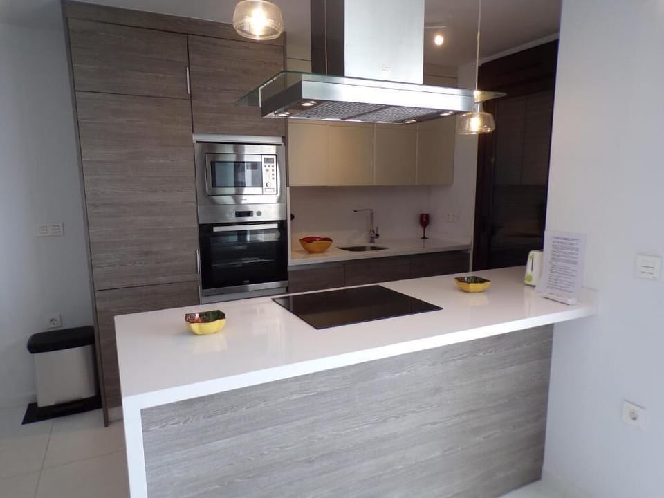 Fully fitted kitchen