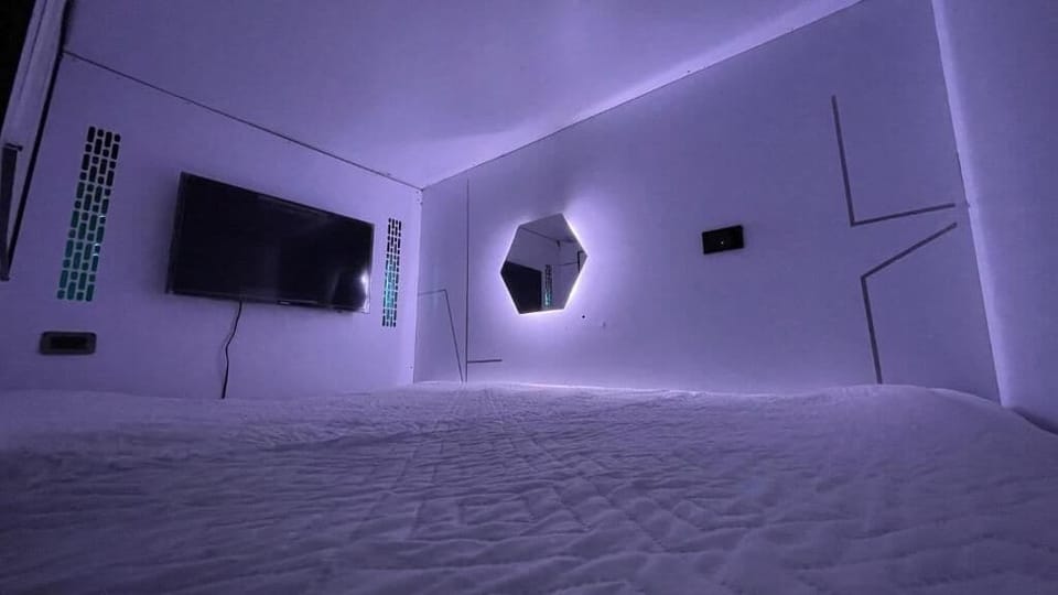 Laptop workspace, WiFi (free)