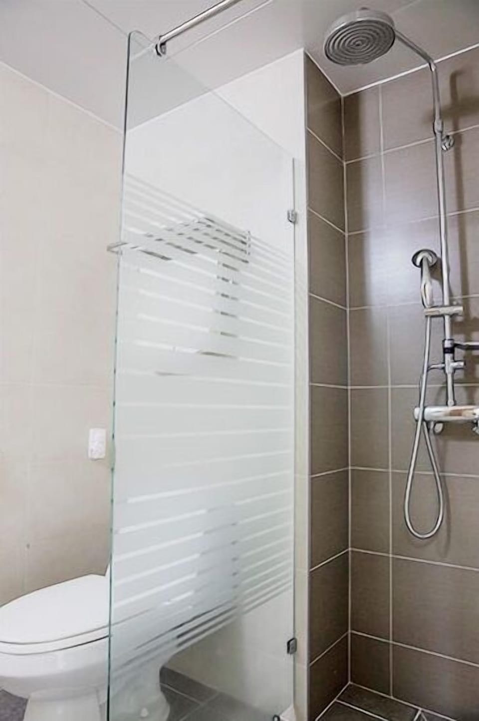 Deluxe Twin Room | Bathroom | Shower, towels