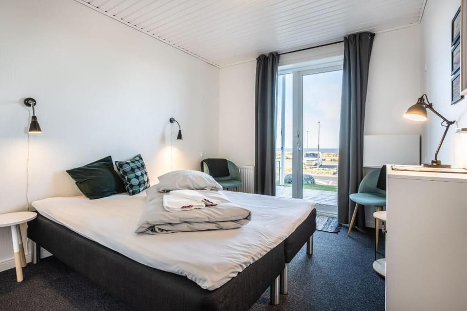Double Room, Sea View | Iron/ironing board, free WiFi