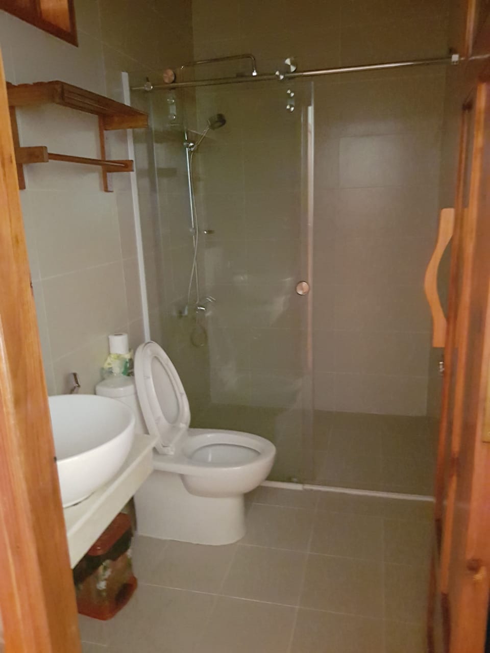 Shower, free toiletries, hair dryer, slippers