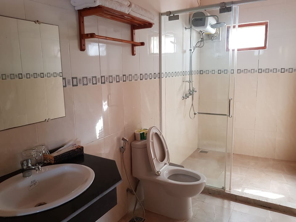 Shower, free toiletries, hair dryer, slippers