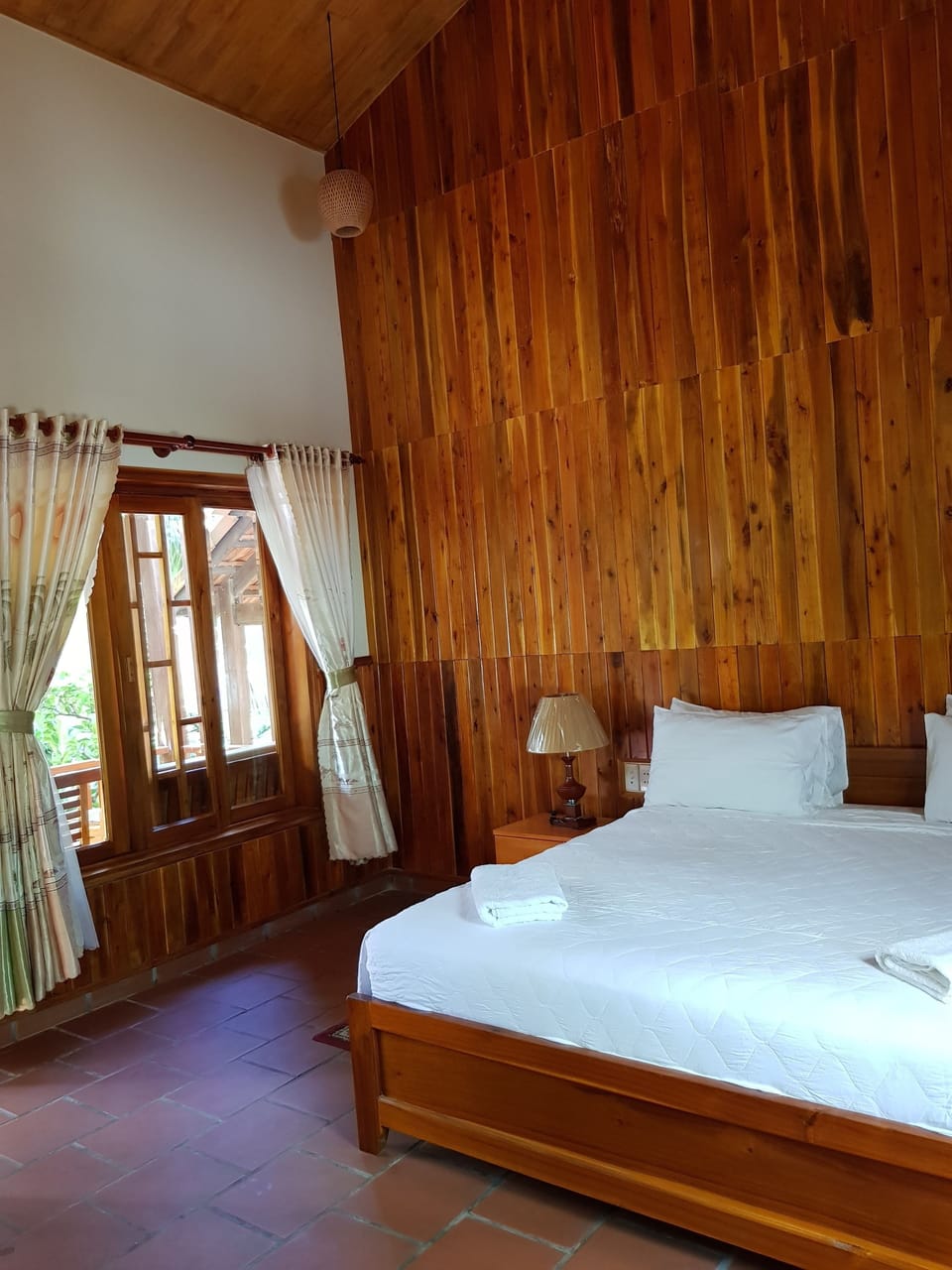 Bungalow, Partial Sea View | Minibar, in-room safe, desk, soundproofing