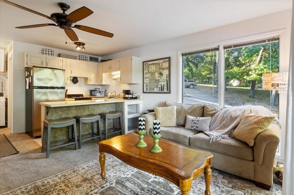 Condo, 1 Queen Bed with Sofa bed, Patio, Pool View (6620 Weston Point F6) | Living area
