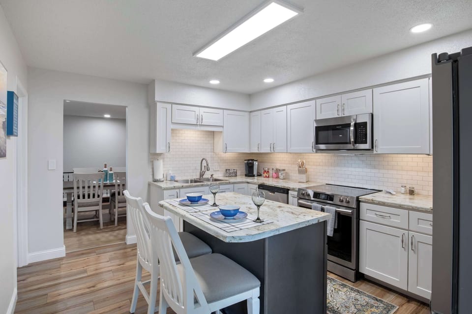 House, Multiple Beds, Patio (5877 Baydy Peak Rd) | Private kitchen