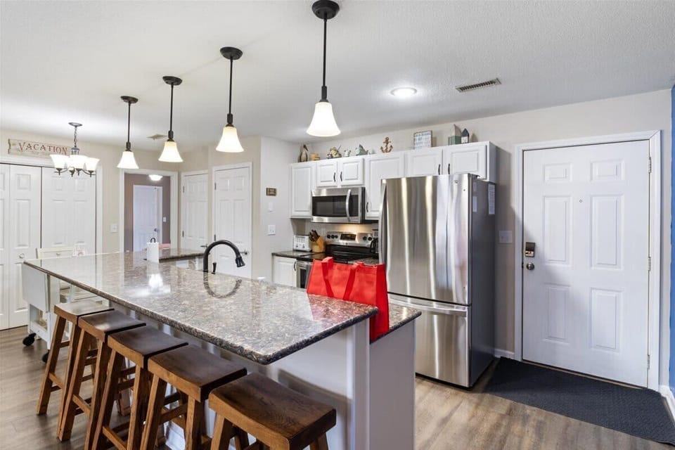 Condo, Multiple Beds, Patio, Pool View (831 Winn Rd Unit H15) | Private kitchen