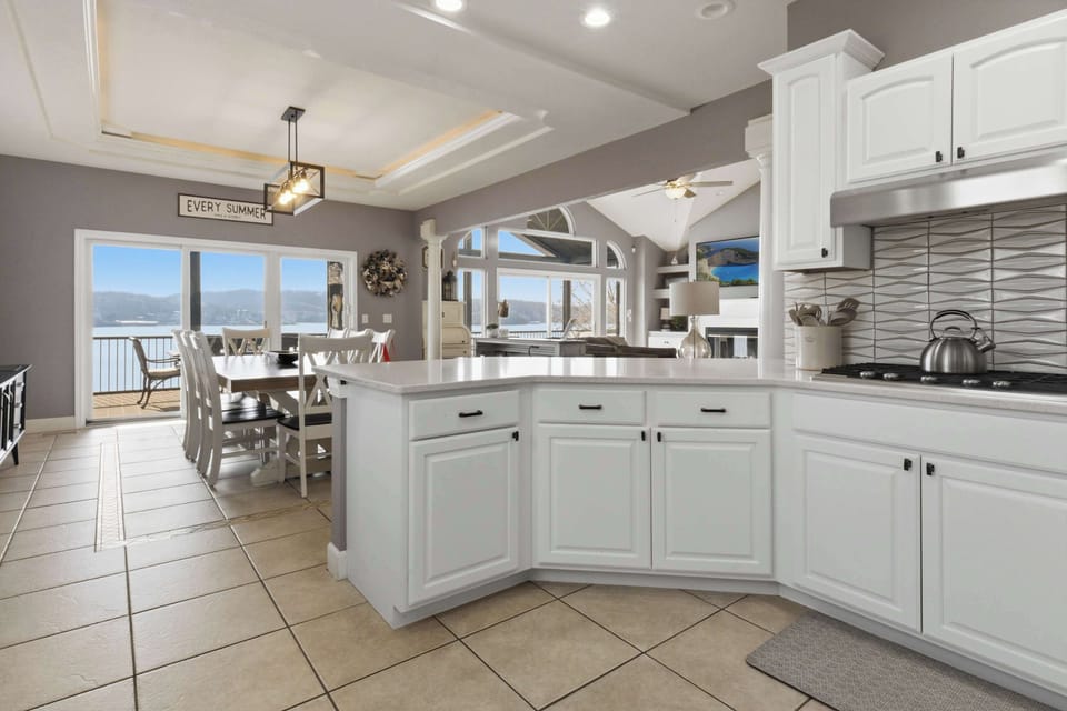 House, Multiple Beds, Patio (59 Rosco Road) | Private kitchen