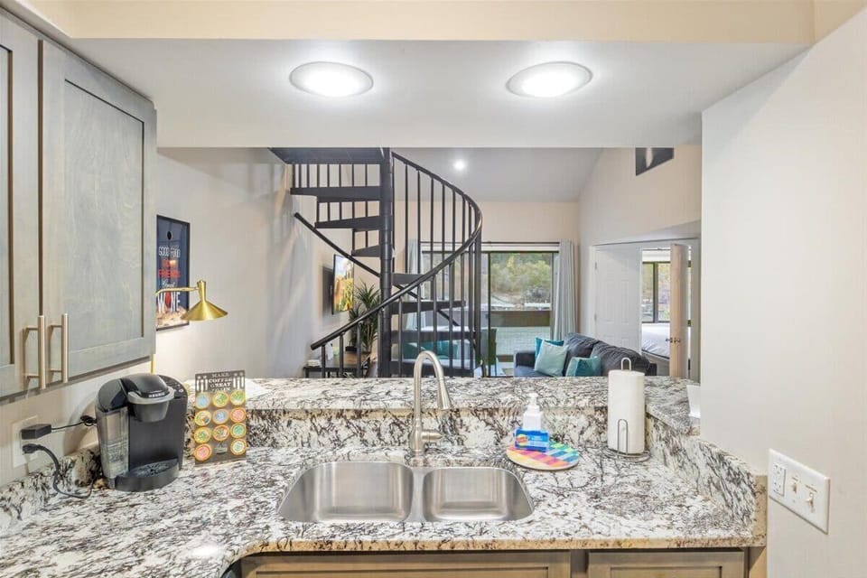 Condo, Multiple Beds, Pool Access (5940 Baydy Peak #936) | Interior